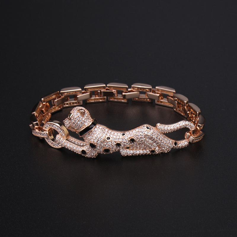 Nový personalizovaný náramok s leopardím vzorom, dominantný, vykladaný diamantmi, v módnom a trendy štýle s kvapkovou glazúrou