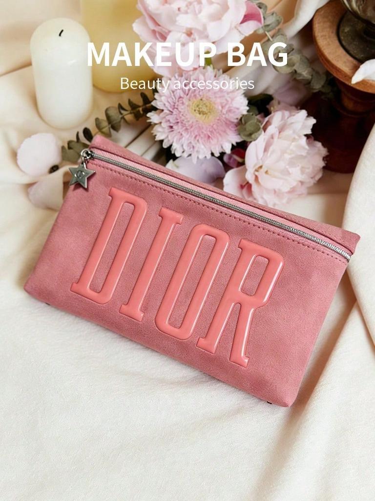 Dior 1 Pièce Sac de Maquillage Rose à Fermeture Éclair Lettres DIOR en Relief Pendentif Étoile Pochette Cosmétique Portative pour Femmes Voyage Utilisation Quotidienne