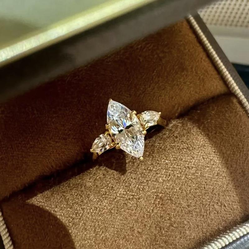 Zhuozhifan Women's S925 Sterling Silver Oval Cut Stone Two-Tone Gold and Silver Ring - Fashionable High-End Style
