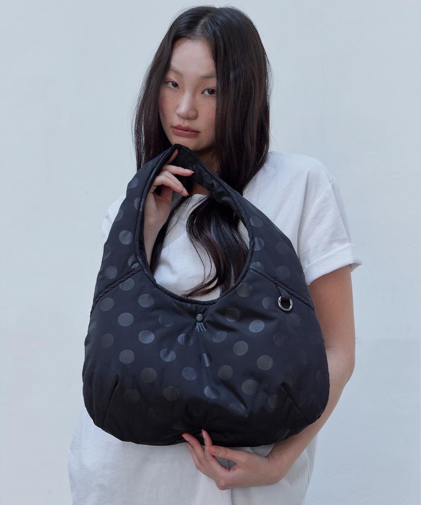 Haveawhale Dot Padding Bag (Bk)