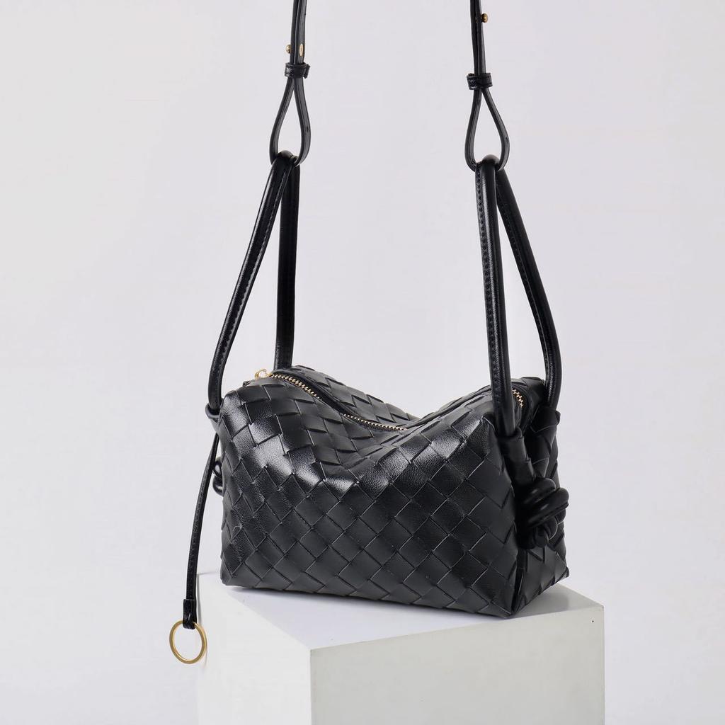 Mini Woven Handbag Versatile Single Shoulder Crossbody Pillow Bag High-end Sensory Vegetable Basket Tongqin Lindi