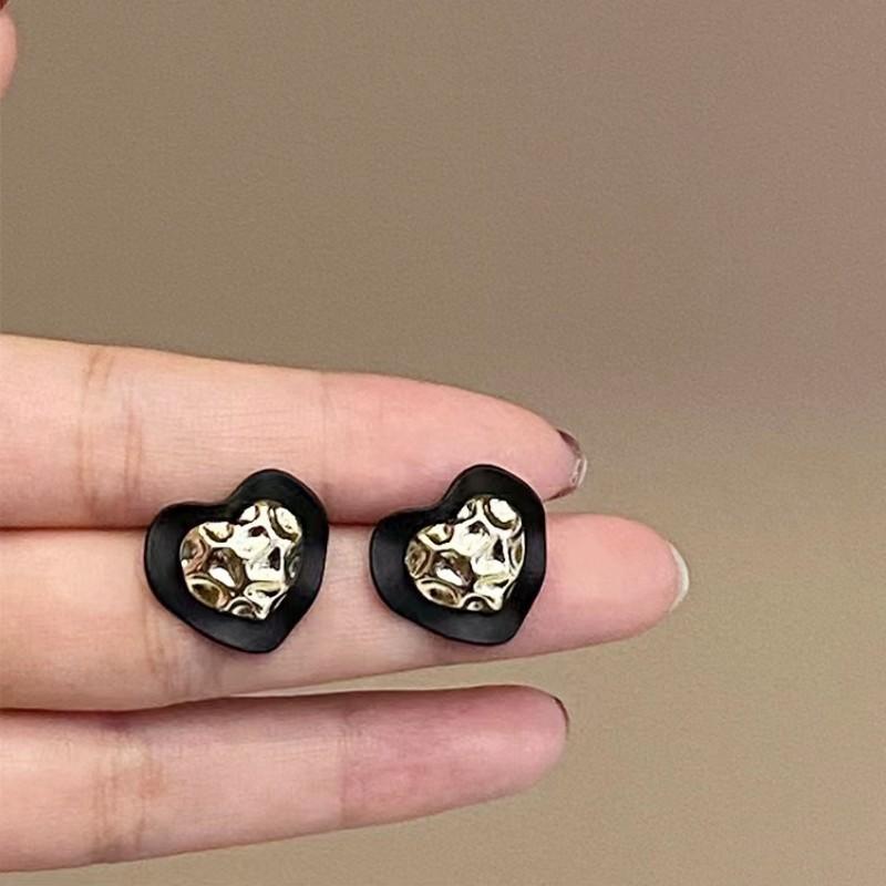 Retro black Xiaoxiangfeng stud earrings women's fashion elegance temperament high-end earrings bow love versatile earrings
