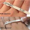 Mesure de bague avec le degré anglais de la bague à main Mesure de bague