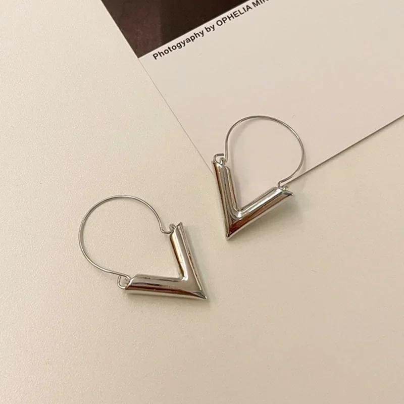 Prägnante Persönlichkeit Gold Große V-Form Geometrische Ohrringe Übertriebene Hängeohrringe Mode Schmuck Accessoires für Frauen