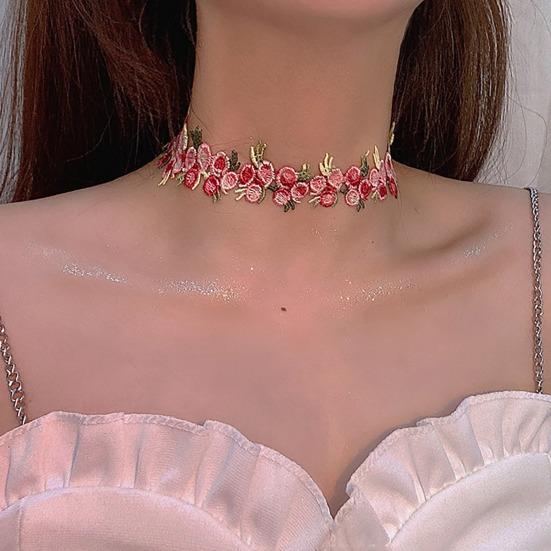 Embroidered Flower Choker Women Vintage Boho Floral Necklace Adjustable Daisy Rose Embroidery Choker for Dating Party Holiday