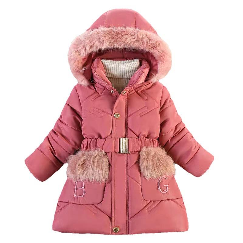 Wattierte Mädchenjacke. Mittellanger, mit Fleece gefütterter, dicker Wintermantel