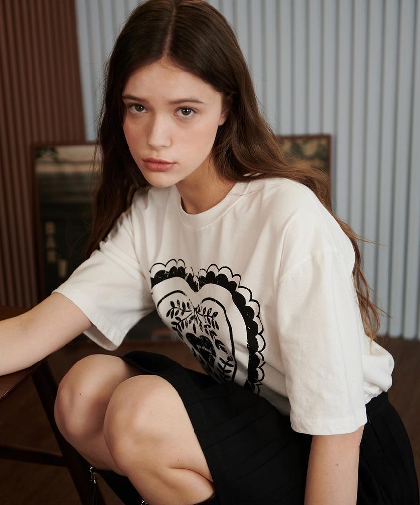 Eoboneoseu Heart Print T-Shirt [White]
