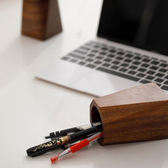Walnussholz Stifthalter Einzelröhre Teezeremonie Stil Organizer Handgefertigt Desktop Aufbewahrung für Pinsel Werkzeuge Elegante Bürodekoration