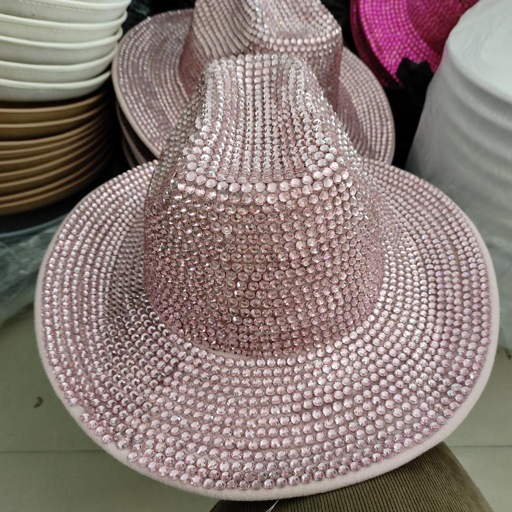 Strass- und Perlen-Fedoras Jazzhüte für Männer und Frauen Rote passende Schwarze Diamant-Fedoras Bühnenbankettkappe 2022 Großhandel