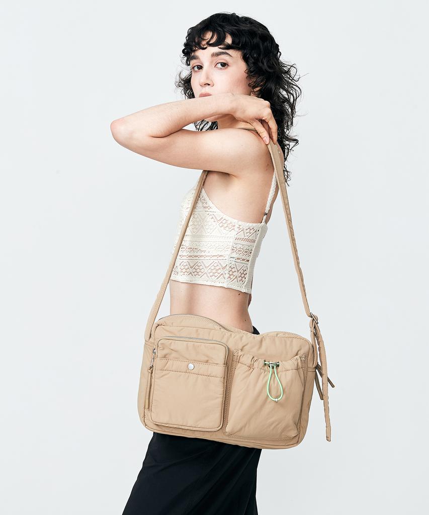 Vlot Pocket Rush Crossbody Bag [Beige]