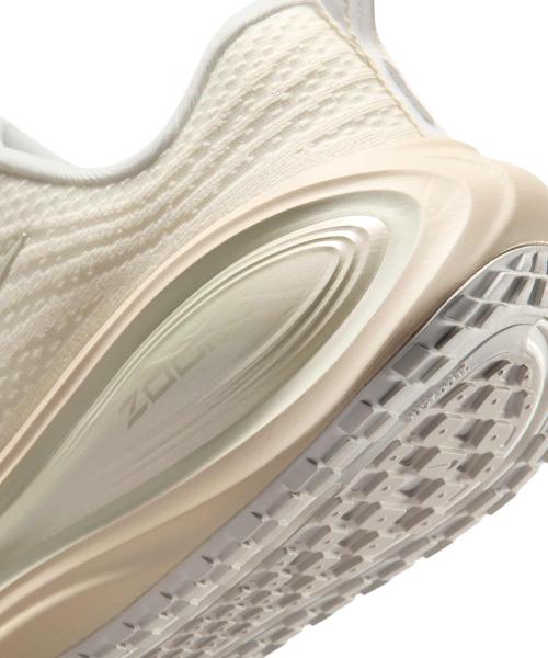 Nike Vomero Plus [IO9916-100]