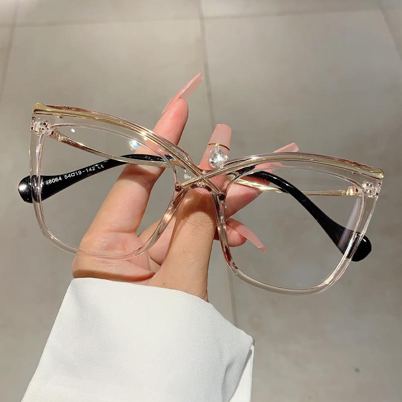 Retro Style Stylish Oversized Cat Eye Vision Correction Eyeglasses Shaped Frame For Women For Female Trendy Eyeglasses Premium Designer Metal X