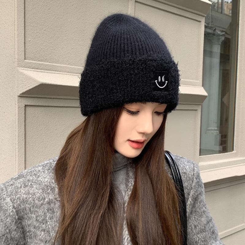 Neue Herbst- und Wintermützen für Damen Niedliche Strickmützen mit lächelndem Gesicht Wollmützen für den Winter Studentenplüschmütze Trend