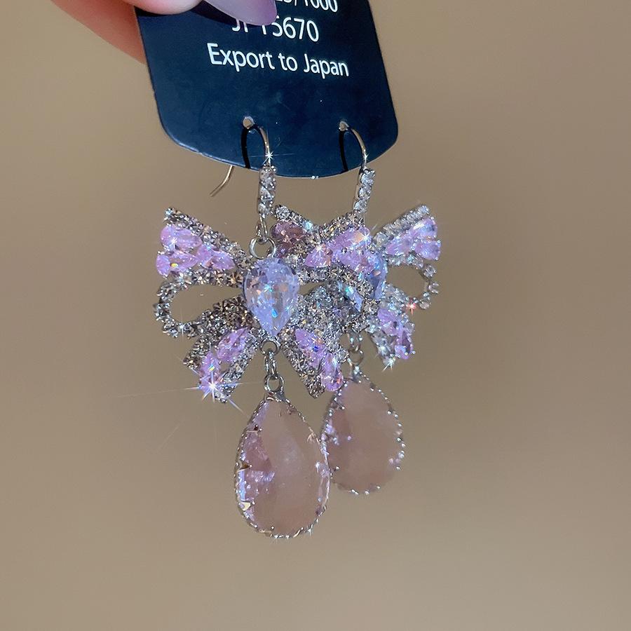 Stainless Steel Diamond Flower Earring and Necklace Set - Fresh, Sweet, and Luxurious.