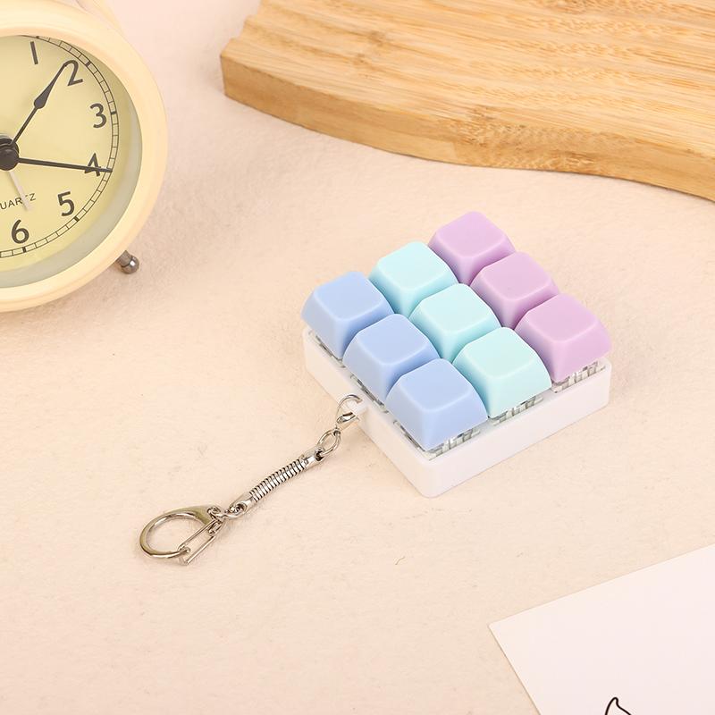 9 Keys Square-Shaped Keyboard Keycaps Keychain Fidget Toy Party Stress Relief Diy Keycaps Toy Keyboard Caps Finger Button Fidget