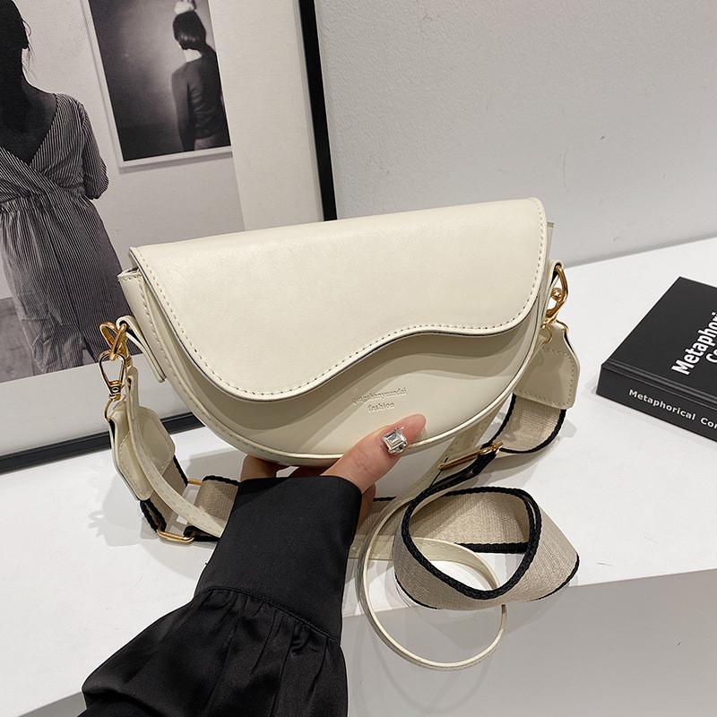 Minimalistische PU-Satteltasche für Damen mit Umhängegurt für den täglichen Gebrauch