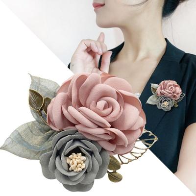 Spille da donna di lusso Spilla a forma di rosa in tessuto con fiore, scialle, bottone, maglione, cappotto, temperamento, spilla, accessori
