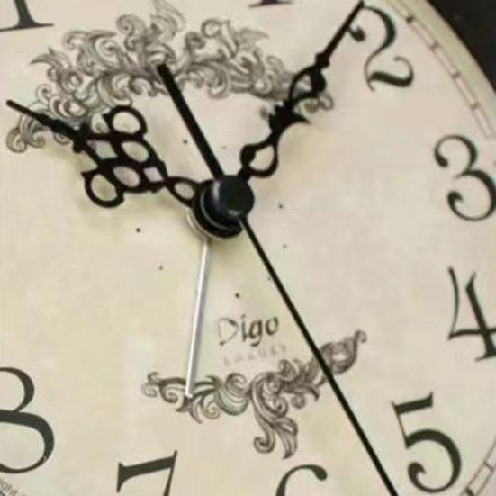 Vintage Metal Analog Alarm Clock Large Display Non-Ticking Silent Battery Operated Bedroom Retro Desk Quartz Clock Children Students Birthday Gift
