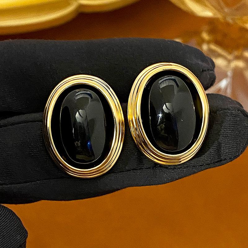Elegant French Retro Red Oval Earrings - Stylish, Lightweight, Luxury Design for Women