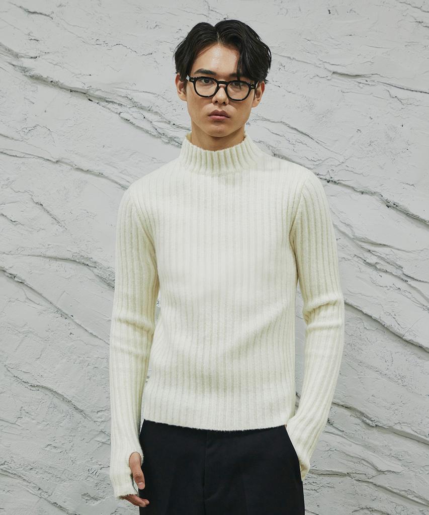 SIGNATURE Fingerhole Turtleneck Knit [Ivory]