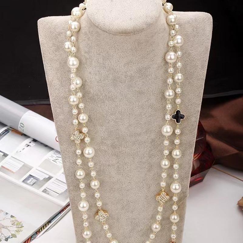 Collier Mode Trèfle à Quatre Feuilles Multicouche Rétro Long pour Femmes Tempérament Palais Nouveau Collier