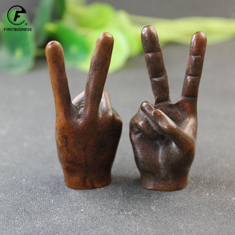 Copper Hand with Victory Punk Style Vintage Brass Hand Miniature Ornaments Home Office Desk Decoration Toy