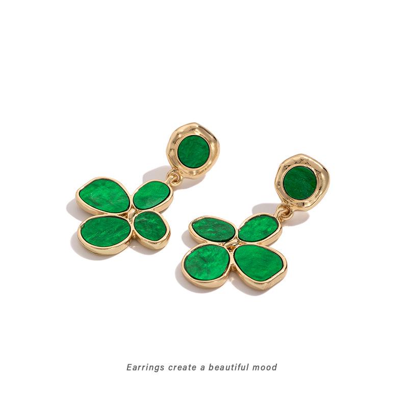 Elegant Retro Emerald Four-Leaf Clover Earrings with Ethnic Style, 2025 Autumn/Winter Collection