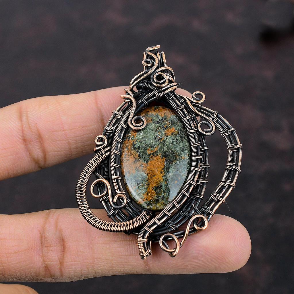 Pendentif Grenat Spessartine dans Calcaire Fil de Cuivre Enveloppé Pendentif Pierre Précieuse Bijoux en Cuivre Fait Main Tout Nouveau Pendentif Bijoux en Fil pour Cadeau