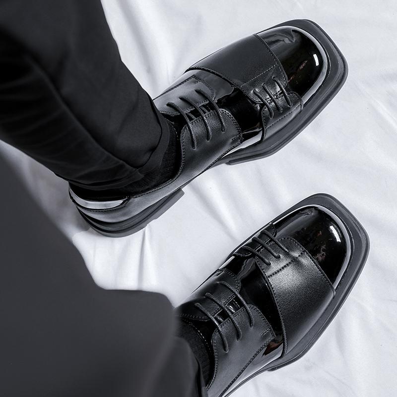 Mode Lackleder Herrenschuhe Modedesigner-Stil Outdoor-Freizeit Business-Party Tägliche Büro- und Bräutigamschuhe Klassisches Schwarz