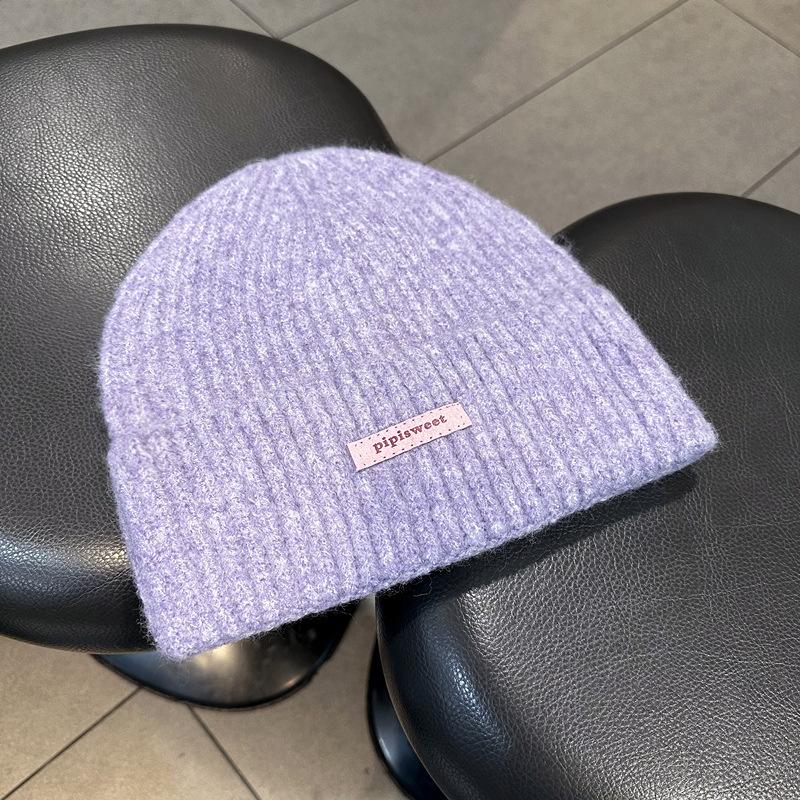 Koreanische Strickmütze für Damen Trendige Wollmütze mit Buchstabenmarkierung Warm für Herbst und Winter Kälteschutz für das Ohr Modisch und Vielseitig