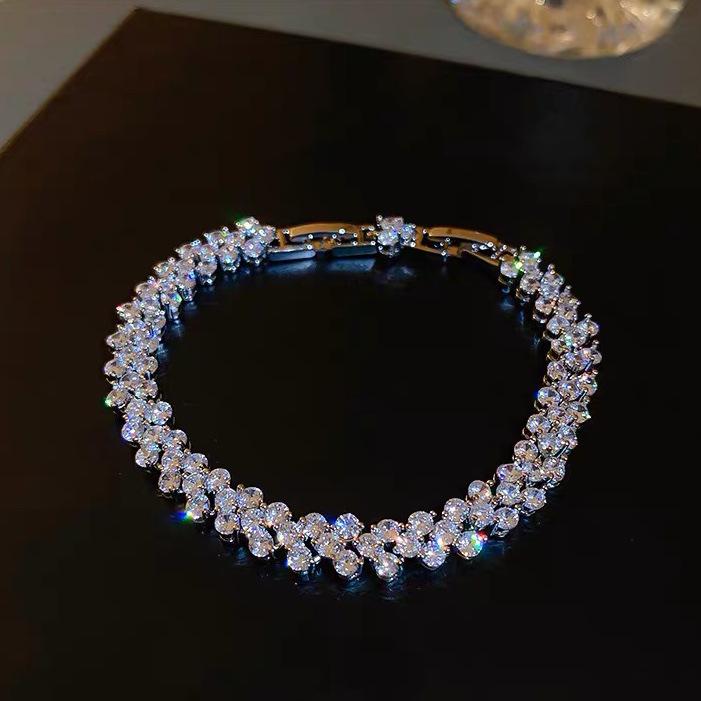 Korean-style Zircon Square Bracelet: High-End Sweet and Cool Fashion