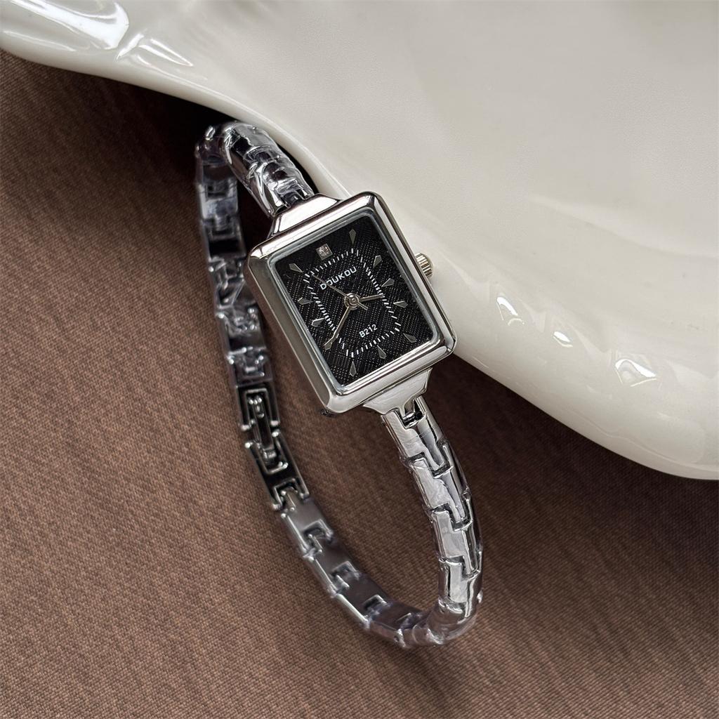 Doukou Middeleeuwse Mode Dunne Ketting Horloge Dames Licht Luxe High-End Koud Armband Gepersonaliseerd Diamant-Ingelegd Kwarts Horloge
