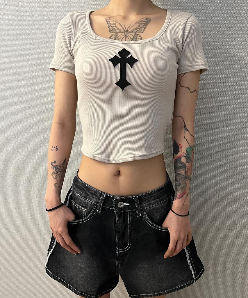 Bonseullipi Cross Square Neck T-Shirt (Beige)
