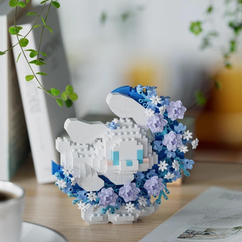 Hibiscus Flower Building Blocks - Compatible with Lego, Fun Assembly Toy for Kids, Great for Valentine's Day