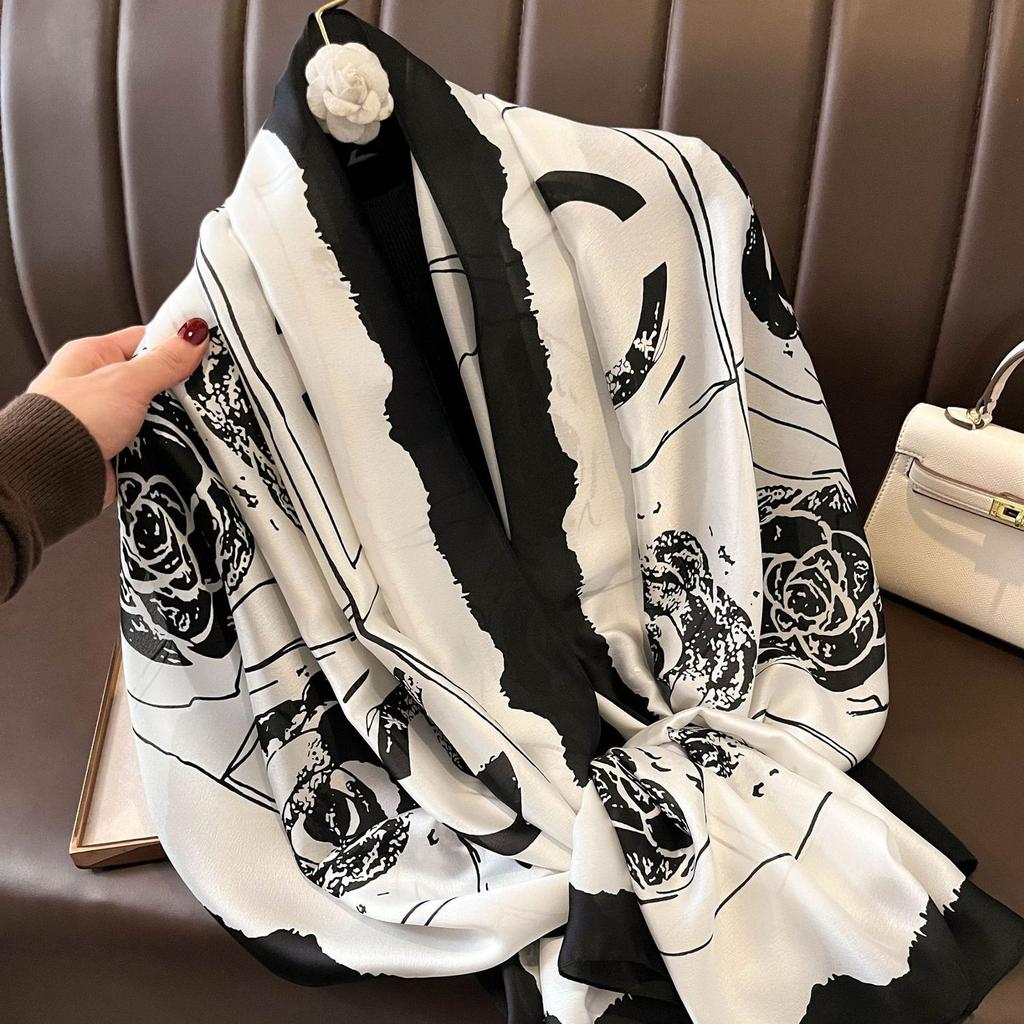 Luxury Brand Autumn and Winter Women New Style Fashion Color Matching Print Scarf Lady Popular Headcloth Beach Shawl