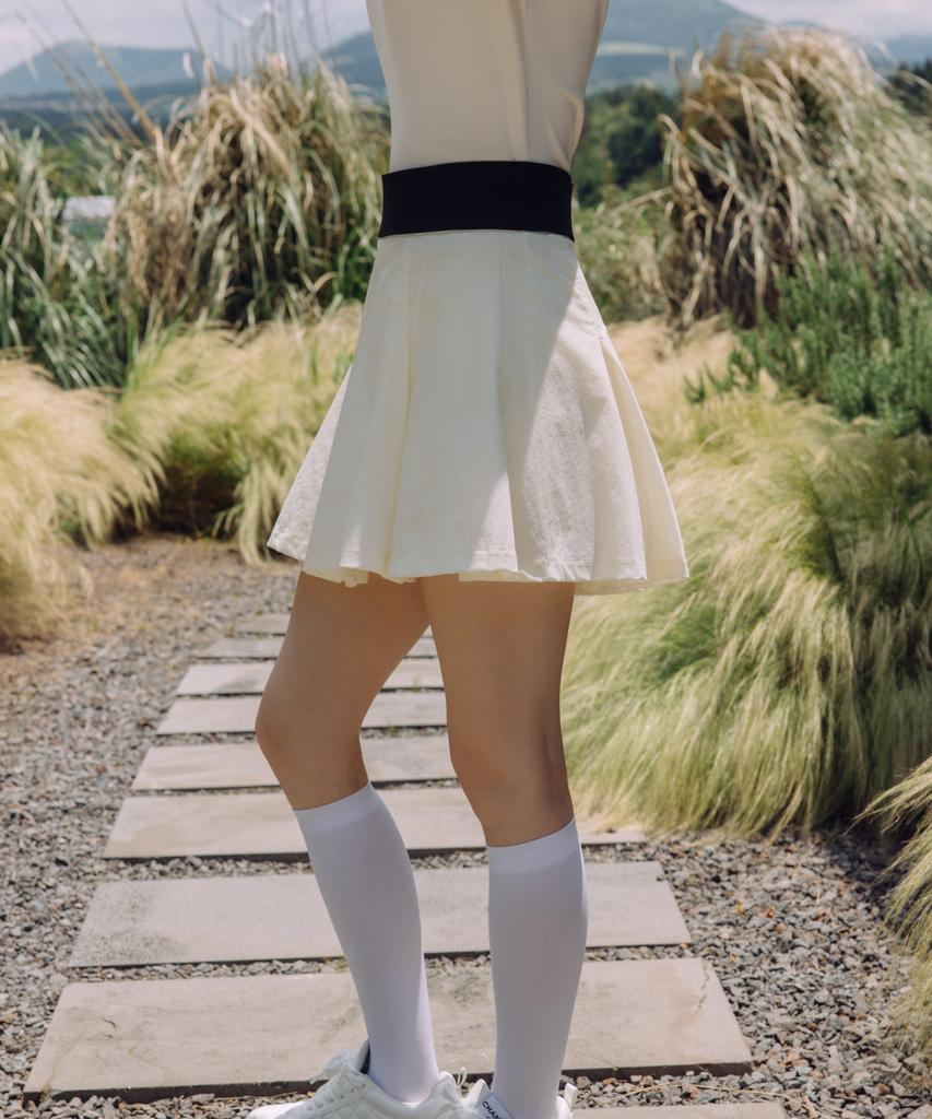 Over Golf Air Move Pleated Skirt (Cream)