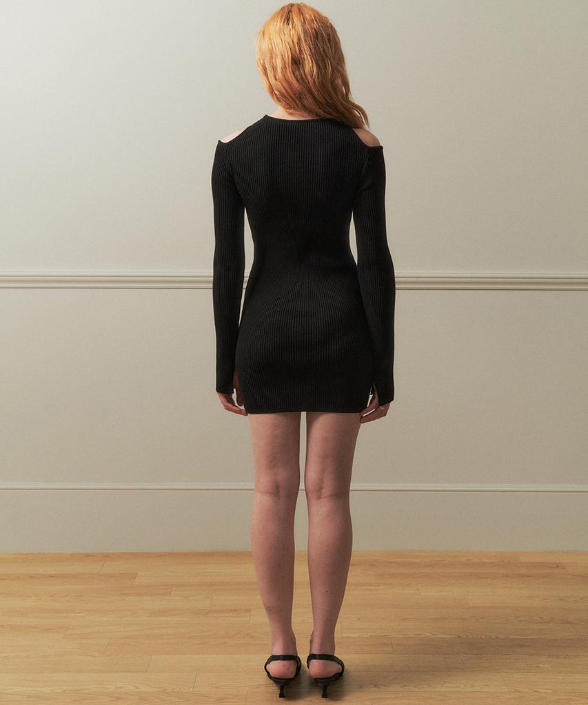 Tobaseu Slim Fit Shoulder Cutout Knit Dress (Black)