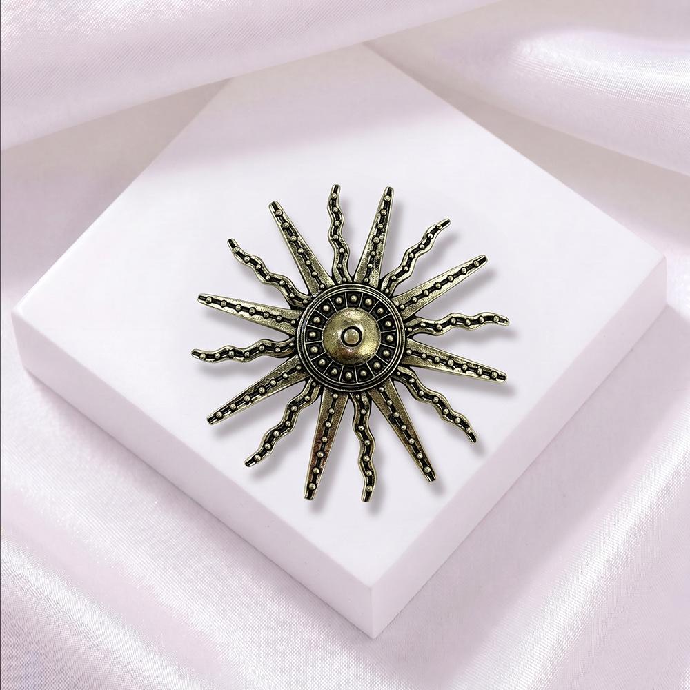 Elegant Versatile Sunflower Brooch In Personalized Fashion Style