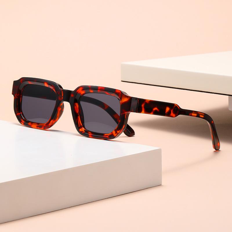 Vintage Rectangle Frame Sunglasses UV400 Protection Retro Fashion Luxury Brand Design for Men Women