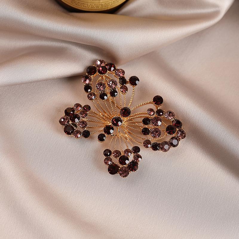 The Butterfly Brooch Exudes A Sense of High-end, Light Luxury and Niche. The Brooch Is Elegant and Fashionable