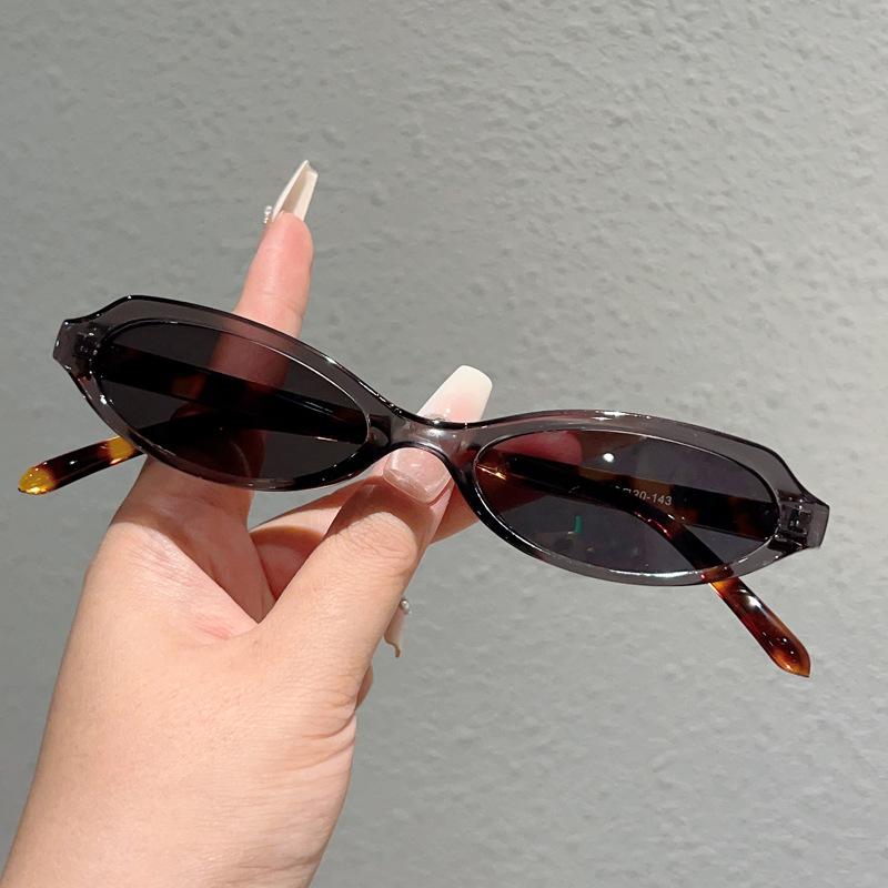 Korean Retro Brown Oval Frame Sunglasses Women New Small Frame Fashion Eyeglasses Personality Cate Eye Outdoor UV400 Sun Glasses