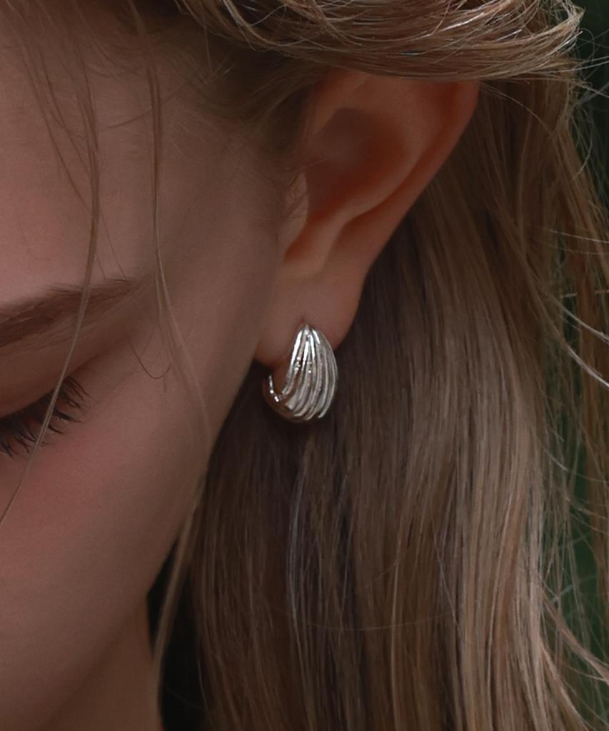 Reindeer Murmur Earring 08
