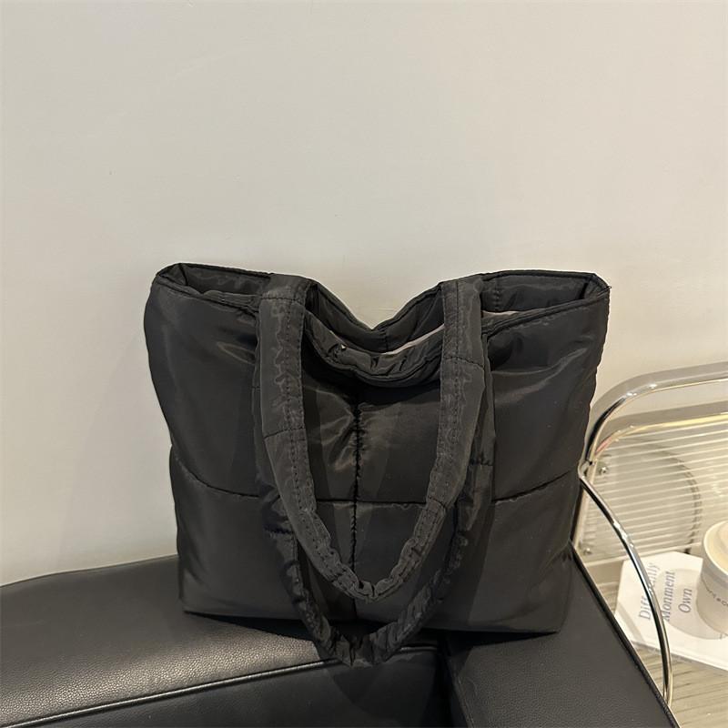 Chic Canvas Tote Bag For Students Featuring Striking Colors And Spacious Interior