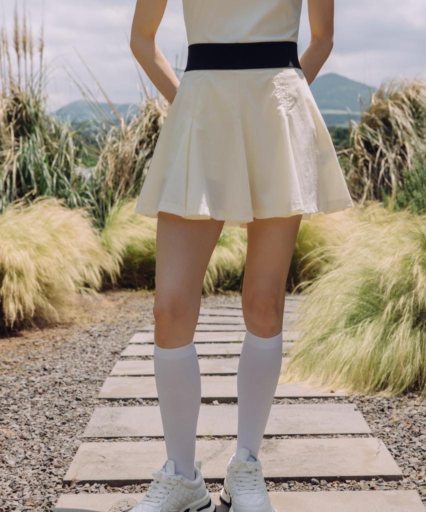 Over Golf Air Move Pleated Skirt (Cream)
