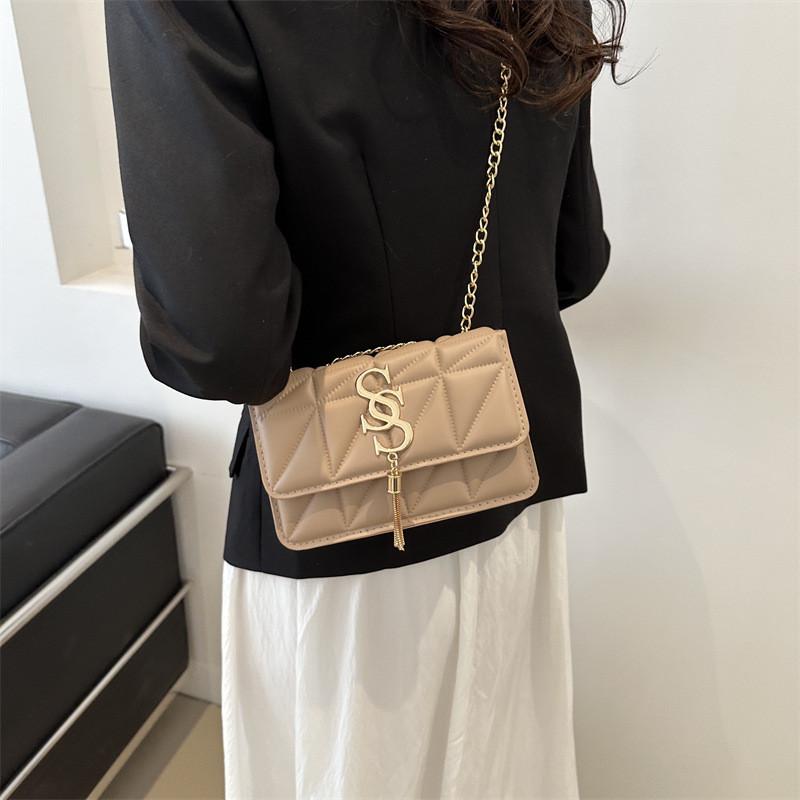 Stilvolle kleine quadratische Tasche Trendige lässige Umhängetasche für Damen in Schwarz Weiß Braun und Rosa