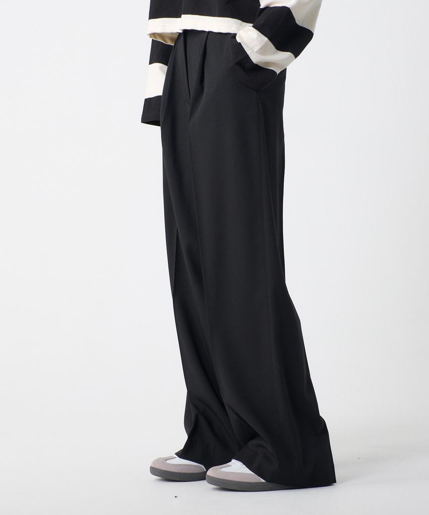 UNKNOWN PLANET Single-Pleat Semi-Wide Slacks Black