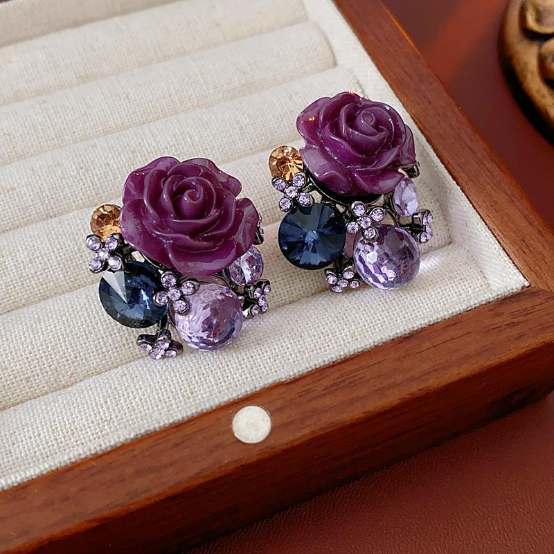 Barokstijl zirkonia oorbellen, sierlijke filigraan edelsteen oorbellen, vintage hangende edelsteen oorbellen.