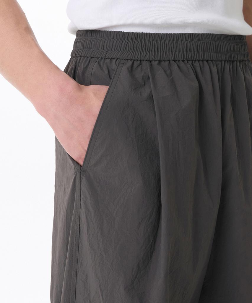 Musinsa Standard Nylon Crease One-Tuck Wide Elastic Waist Pants [Gunmetal]