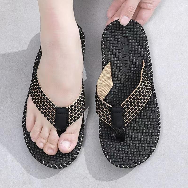 New Foot-pinching Flip-flops Summer Cool Slippers Wear Non-slip Beach Shoes Casual