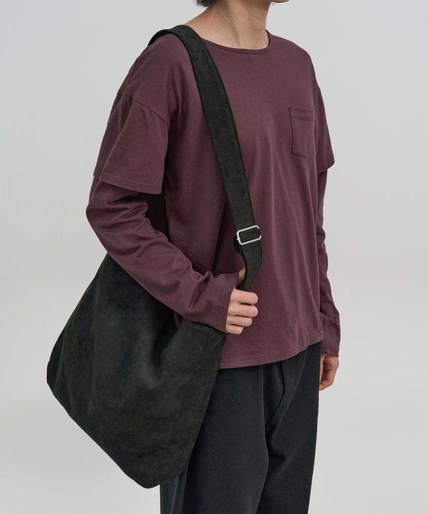 Excontainer Tasche aus Wildleder mit Querriemen (Schwarz)